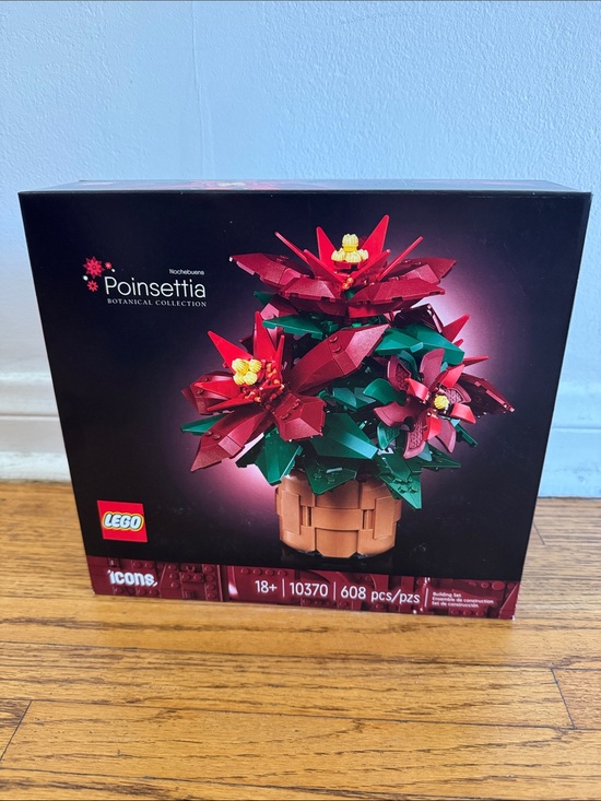 Lego Other - LEGO Icons Poinsettia Plant Building Set and Centerpiece Table Decoration 10370